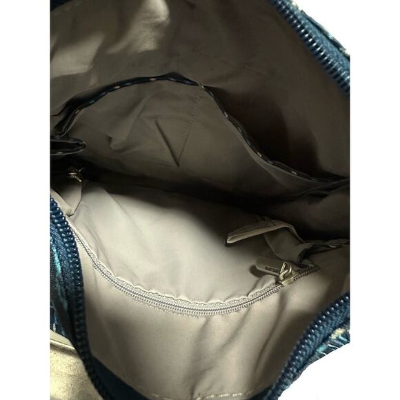 TRAVELON Anti-Theft Classic Essential Messenger Travel Bag Blue Chevron - Picture 4 of 5